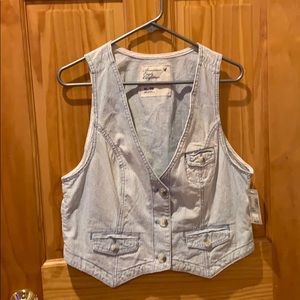 American Eagle blue & white striped vest